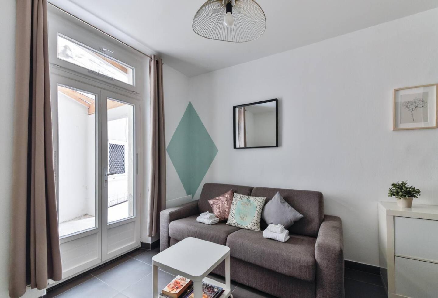 Amelie In Appartement